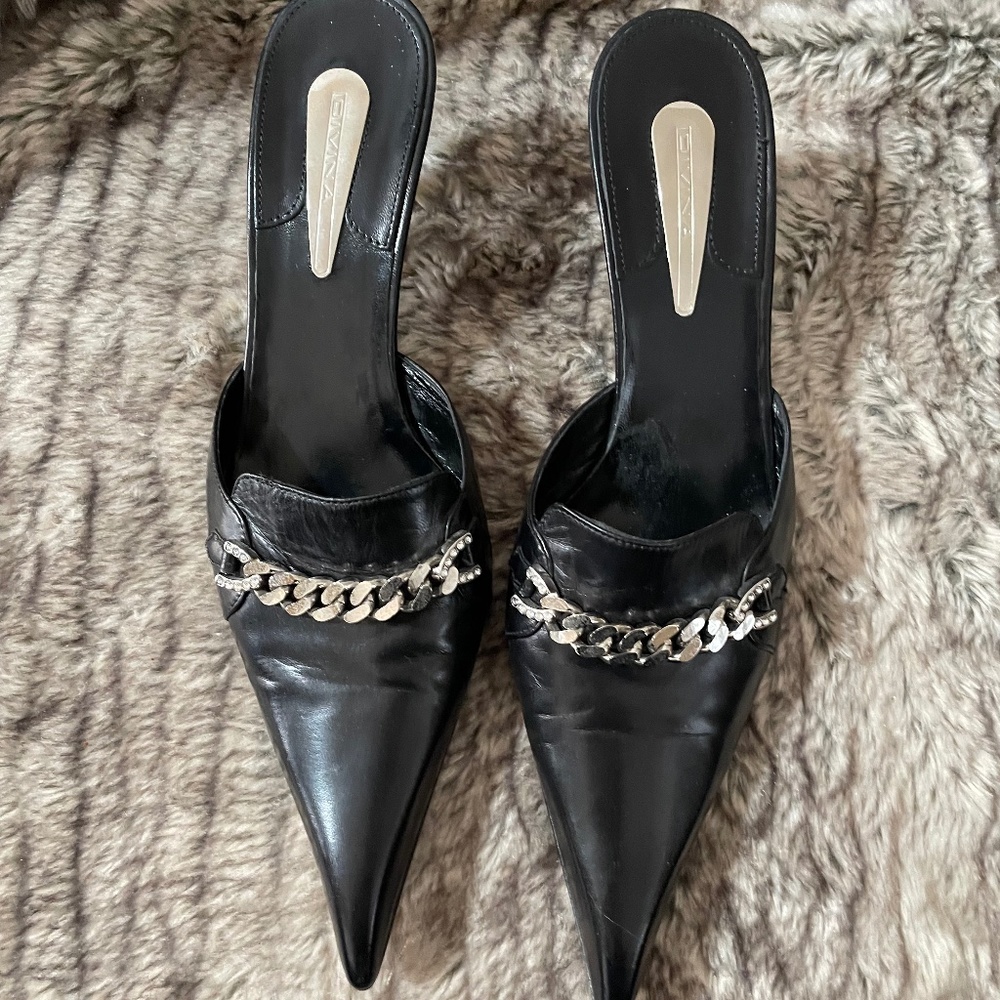 Shoe slip on pointed toe EU size 40 US 9, black Italian leather